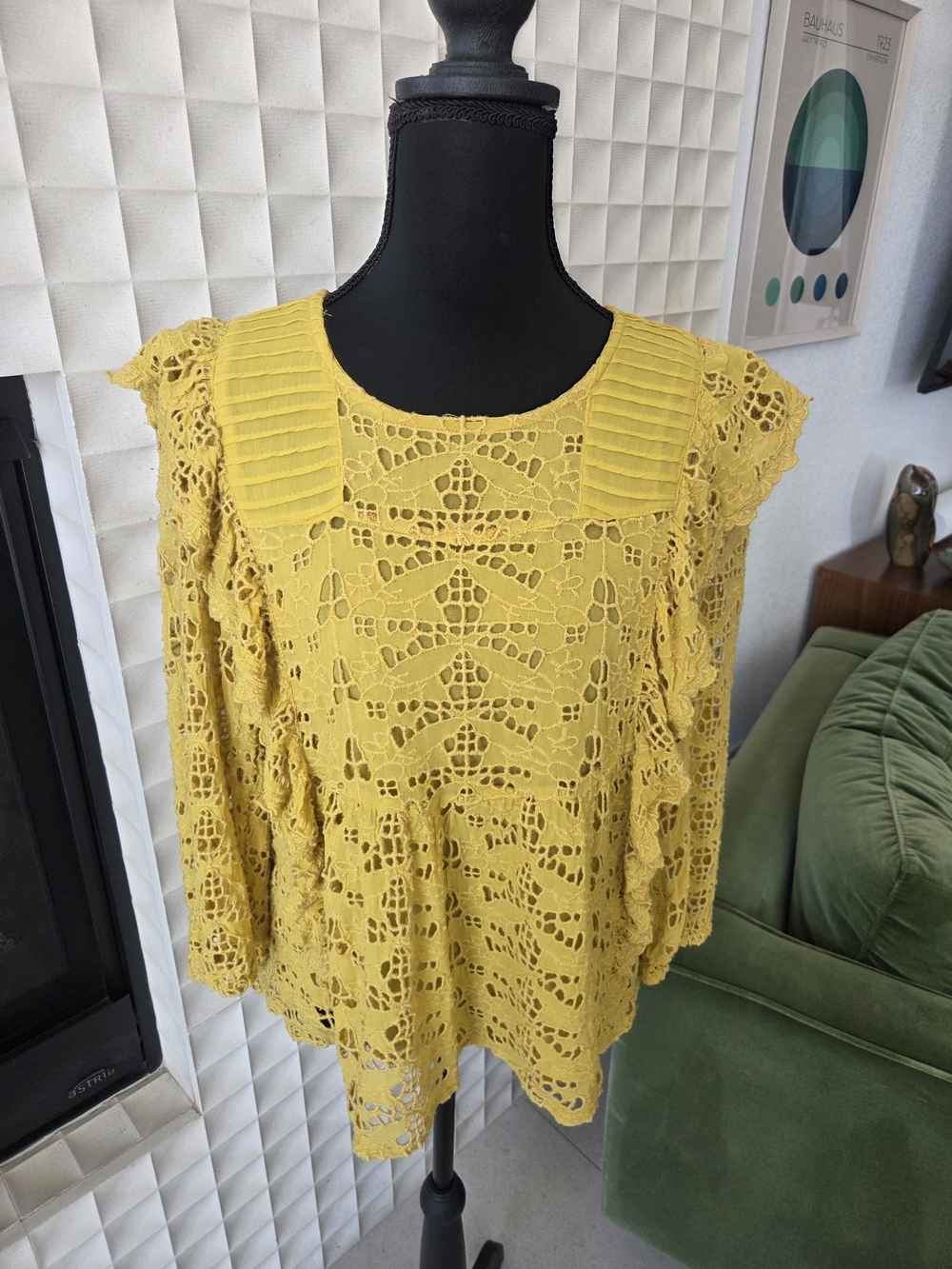 Anthropologie Clementine Blouse, Ruffled Eyelet Yellow Marigold Size 10 P2P 20" - Picture 3 of 7